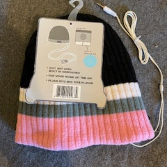 Knit Beanie with removeable earphones - Picture 4 of 10